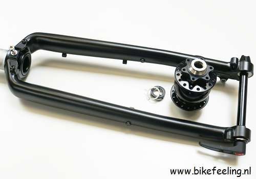 oPinion Idworx speciaal met SON ontwikkelde naafdynamo met 15 mm steekas en stekkerloos contact.